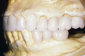 江崎デンタルクリニックトップ・シンボル