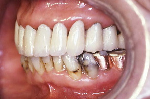 江崎デンタルクリニックトップ・シンボル