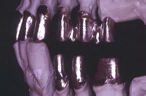 江崎デンタルクリニックトップ・シンボル