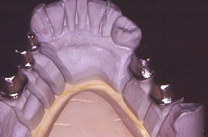 江崎デンタルクリニックトップ・シンボル