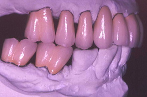 江崎デンタルクリニックトップ・シンボル