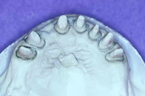 江崎デンタルクリニックトップ・シンボル